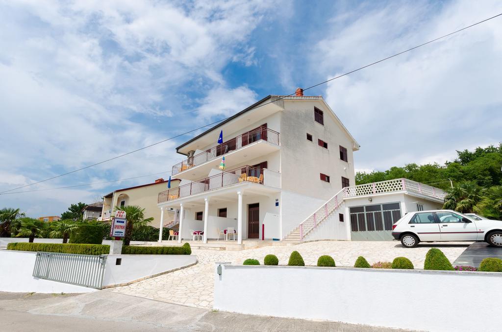 Apartments Rozaria Dramalj Exterior photo