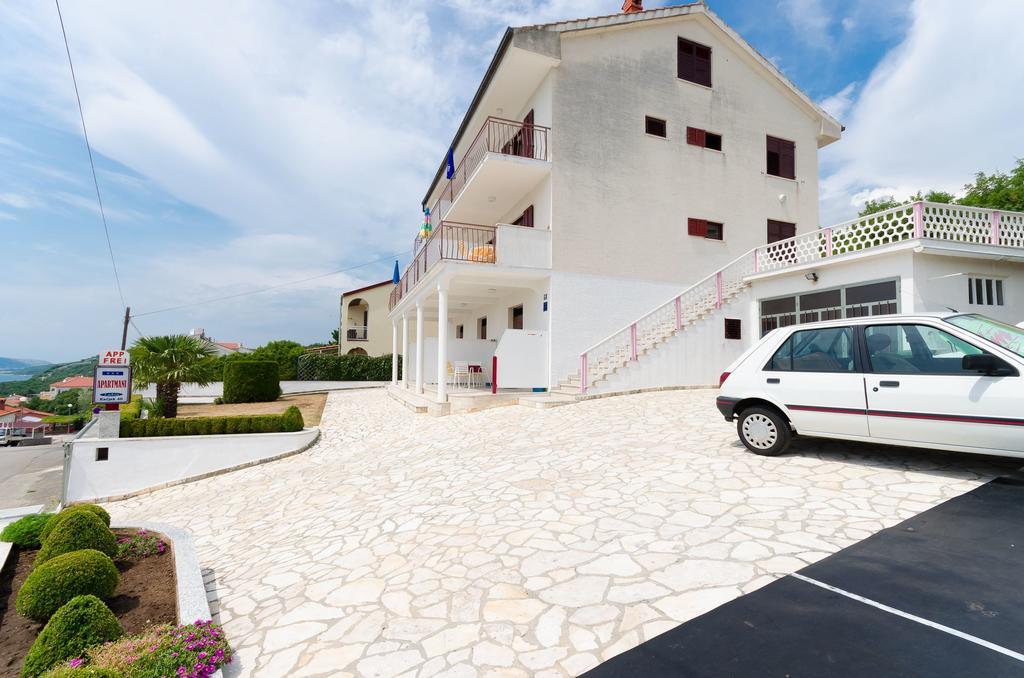Apartments Rozaria Dramalj Exterior photo